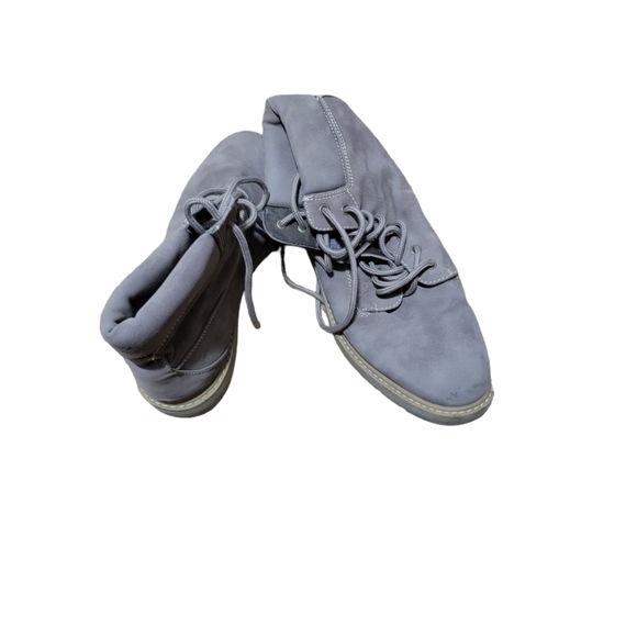 Boots - Picture 4 of 5